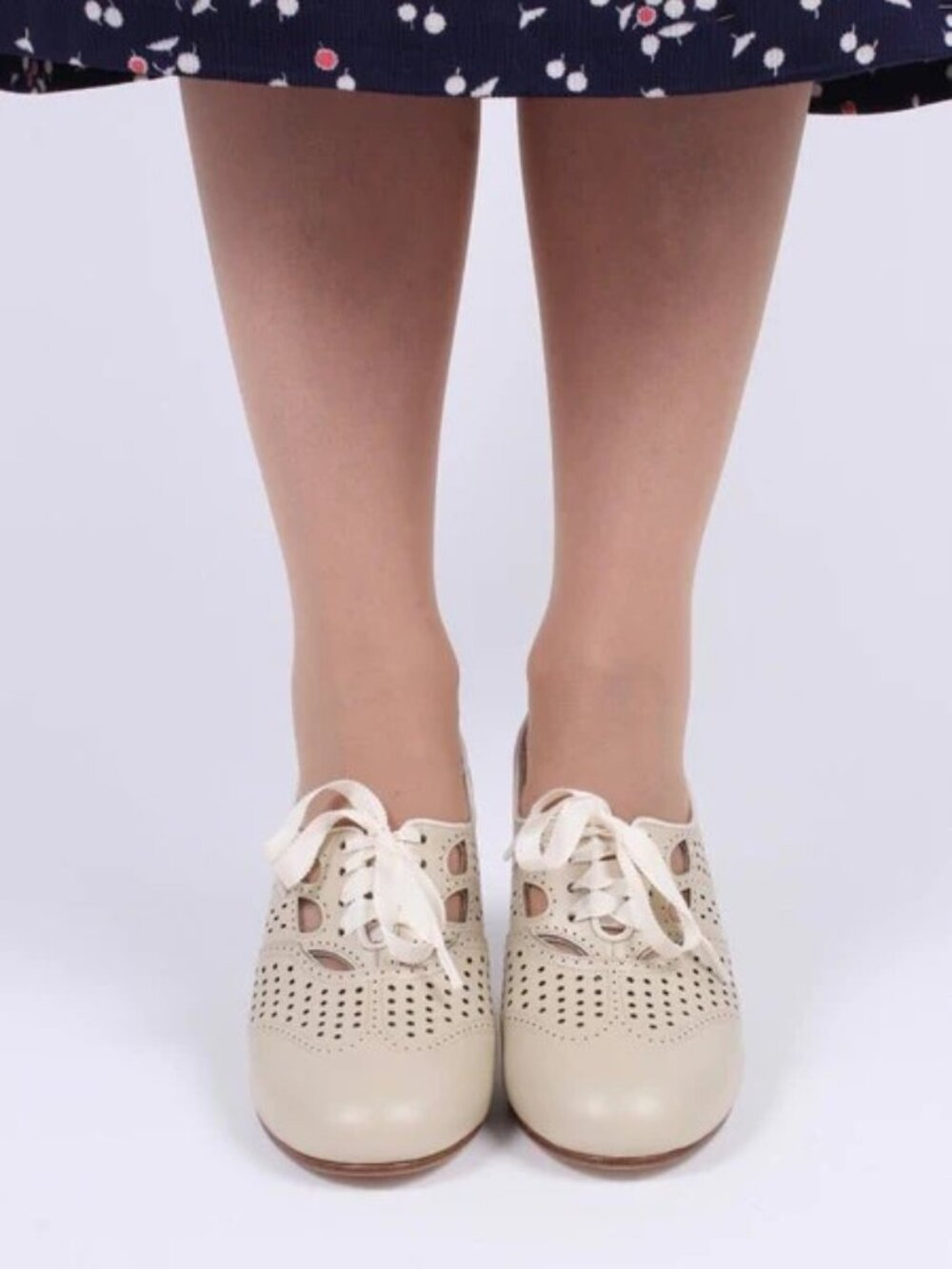 New Box Memery Reproduction 1930s Marie oxford high heels - Cream, EU 38W - Picture 3 of 5